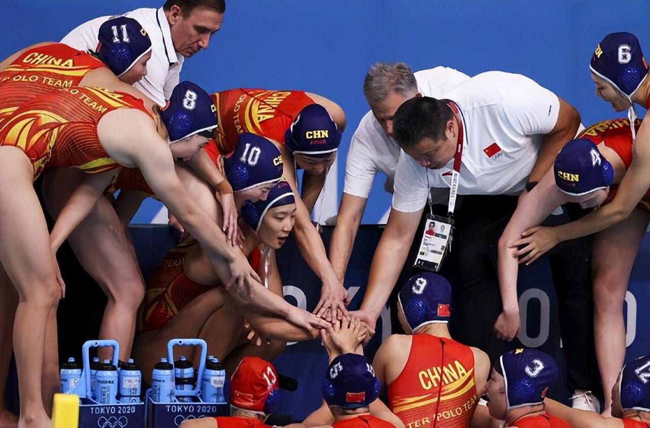 英媒talkSPORT撰文谈到了这名小将被提前召回的事宜，直言这或是澳波应对孙兴慜因亚洲杯暂时离队的举措。